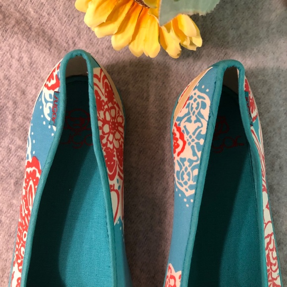 NWOT - Floral Print Buckle-Trim Sneaker Flats - Picture 7 of 16